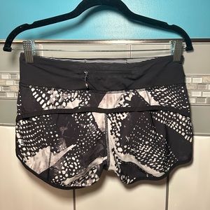 Lululemon Speed up low rise lined shorts black and white